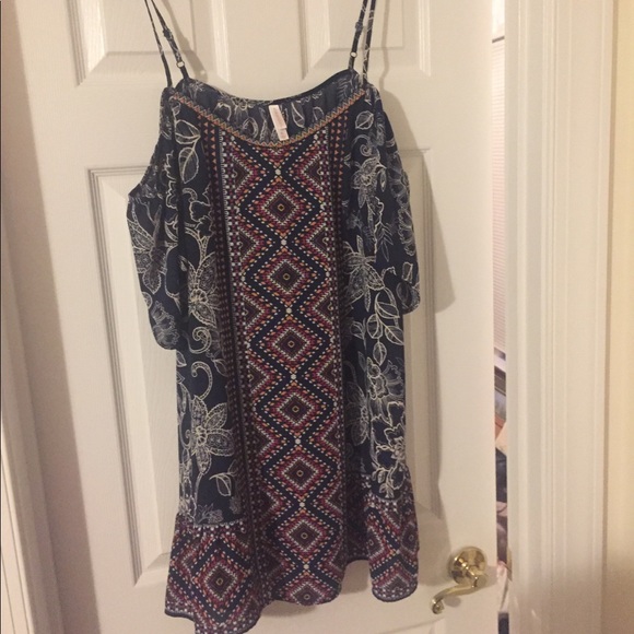 Off the shoulder flowy dress - Picture 1 of 6